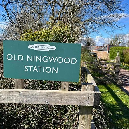 Old Ningwood Station Bed & Breakfast, Ningwood, Isle Of Wight Po41 0Tg Brook  Exteriör bild