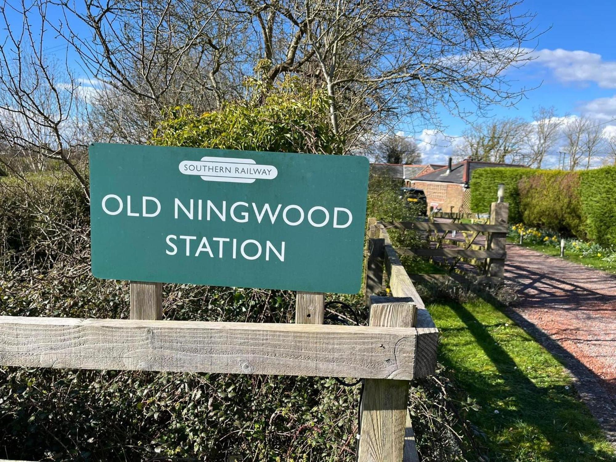 Old Ningwood Station Bed & Breakfast, Ningwood, Isle Of Wight Po41 0Tg Brook  Exteriör bild