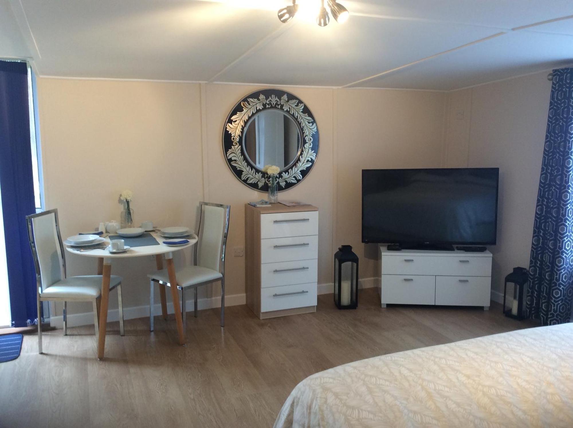Old Ningwood Station Bed & Breakfast, Ningwood, Isle Of Wight Po41 0Tg Brook  Exteriör bild