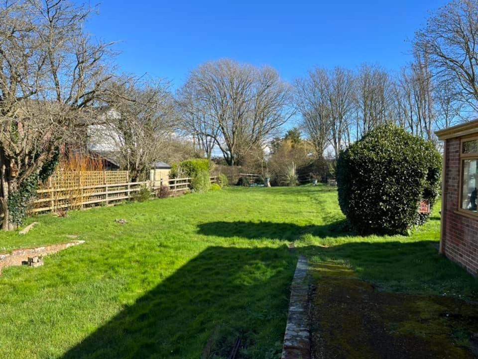 Old Ningwood Station Bed & Breakfast, Ningwood, Isle Of Wight Po41 0Tg Brook  Exteriör bild
